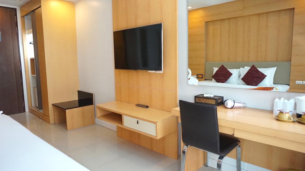 Andatel Grande Patong Phuket Buitenkant foto